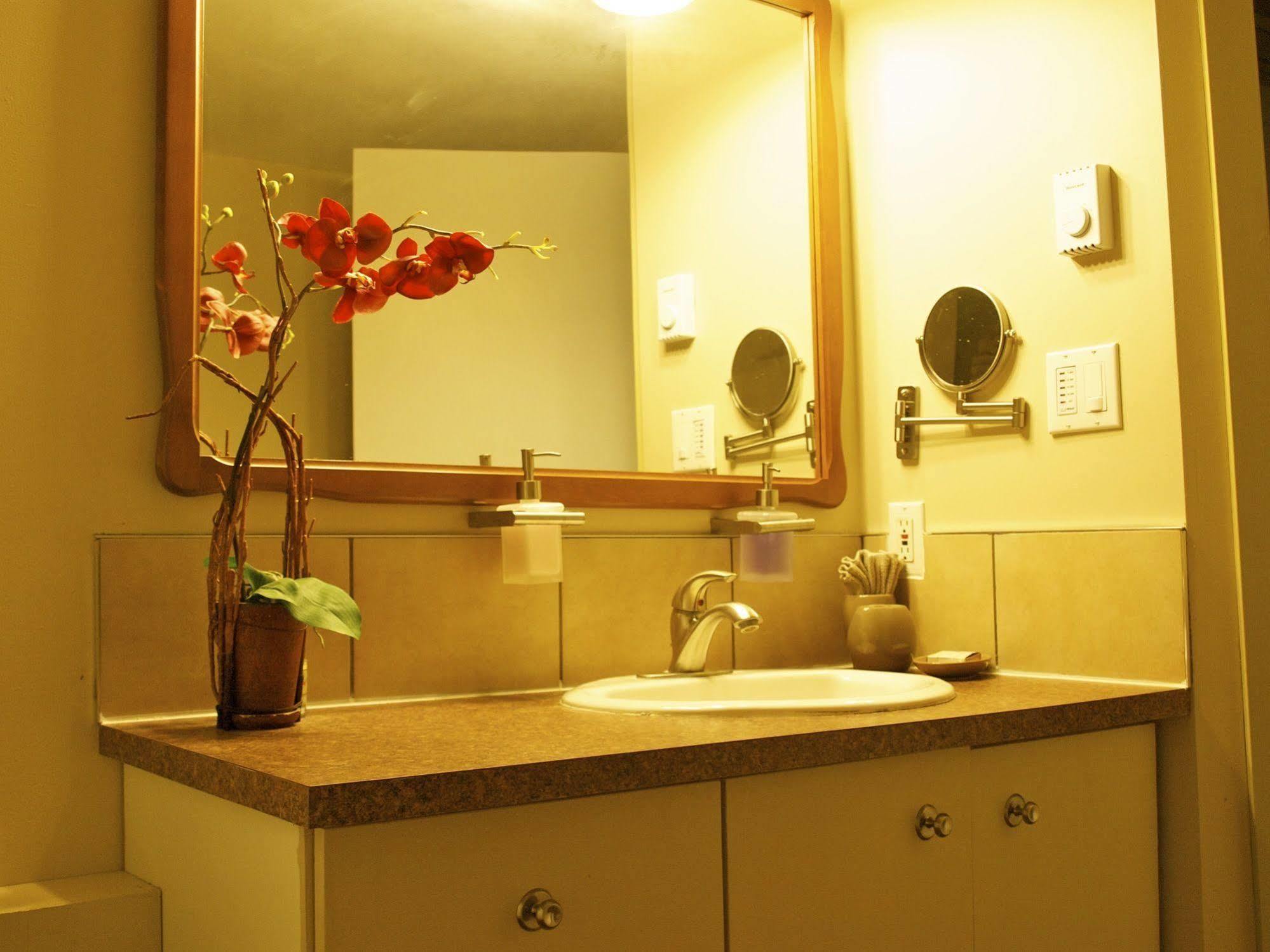Ypc Fitness & Accomodations Invermere Eksteriør billede